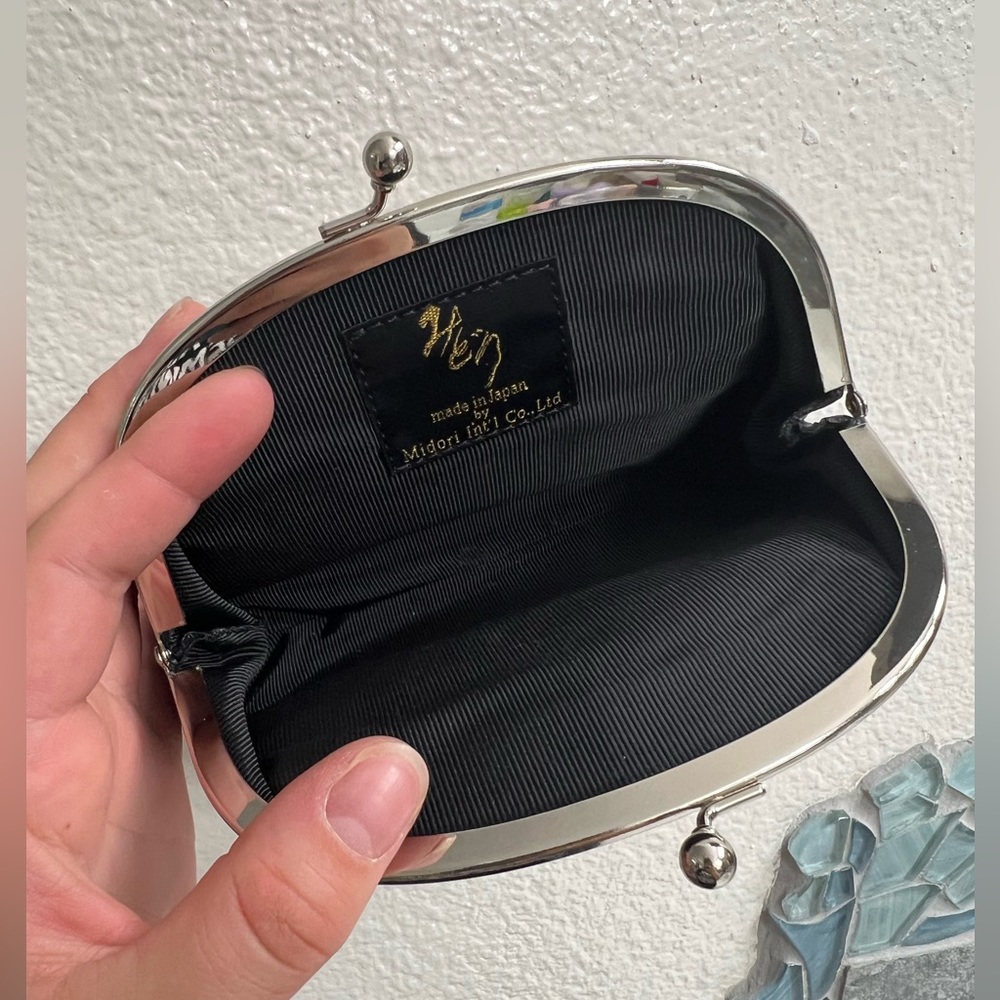Black & Gold Change Pouch - Picture 5 of 6